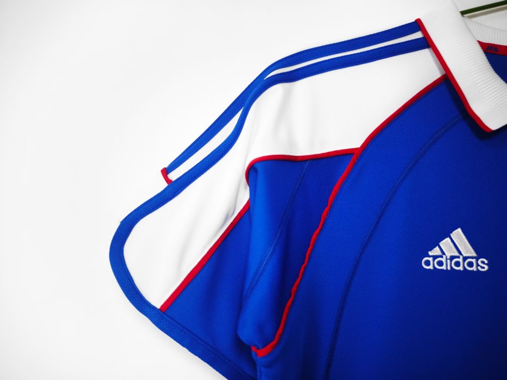 2000 Japan Home Football Shirt（Retro Version）