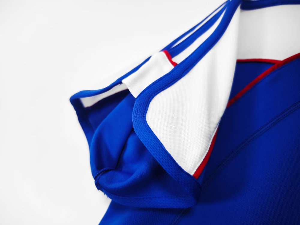 2000 Japan Home Football Shirt（Retro Version）