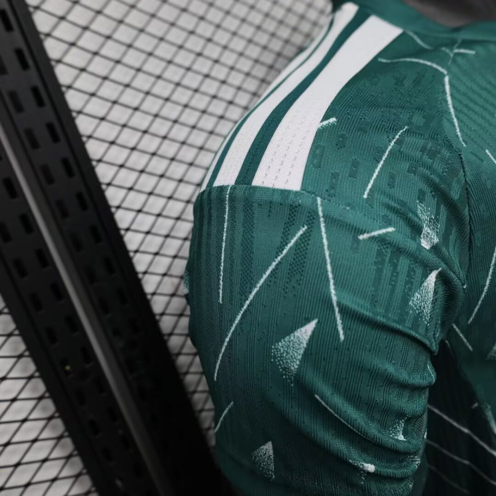 2026/2027 New Liverpool Green Goalkeeper Jersey (Player Edition)