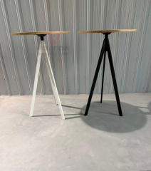 Wholesale Party Event 110-Centimeter-Tall Brown Round Dining Table Black Metal Table Legs and Supporting Structure Cocktail Table.