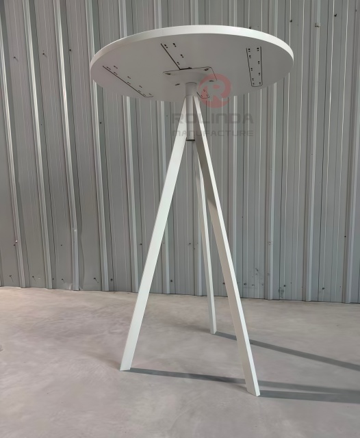 Wholesale Party Event 110-Centimeter-Tall Brown Round Dining Table Black Metal Table Legs and Supporting Structure Cocktail Table.