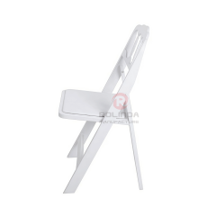 White European-Style Romantic Atmosphere Minimalist Wedding Party and Dining Set PP Plastic Folding Chairs.