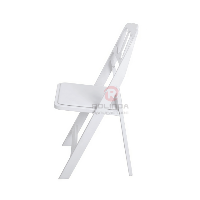 White European-Style Romantic Atmosphere Minimalist Wedding Party and Dining Set PP Plastic Folding Chairs.