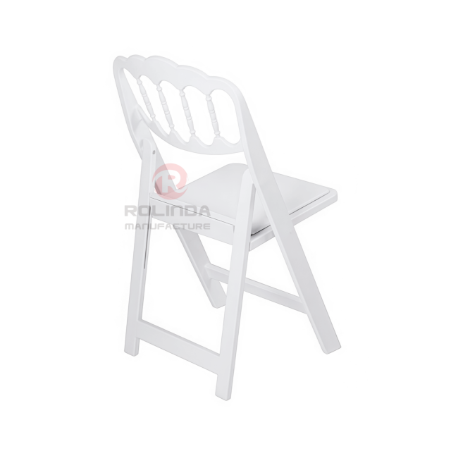 White European-Style Romantic Atmosphere Minimalist Wedding Party and Dining Set PP Plastic Folding Chairs.