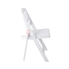 White European-Style Romantic Atmosphere Minimalist Wedding Party and Dining Set PP Plastic Folding Chairs.