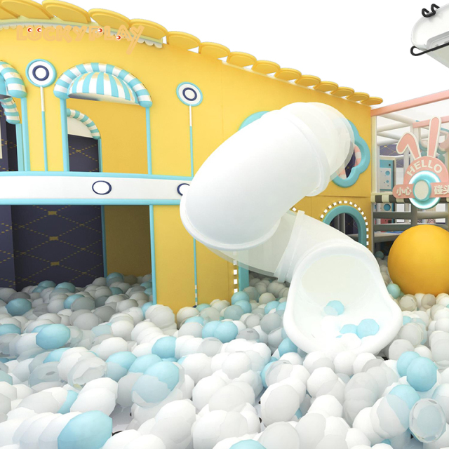 Indoor ball pool playground