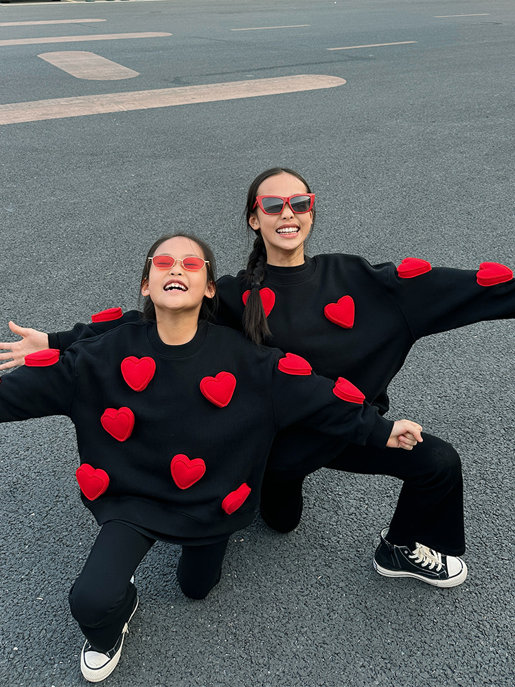 Cotton-filled 3D Heart Graphic Crewsweatshirt Embroidered Detail Kids Warm Comfort Playwear SQQZ PROJECT Original