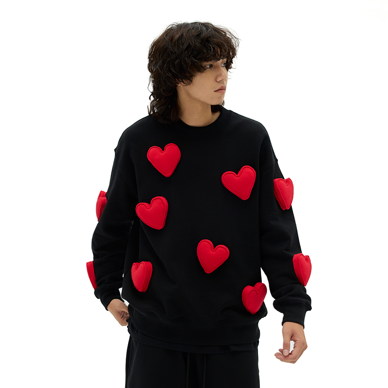 Three-dimensional heart-shaped round-neck sweater