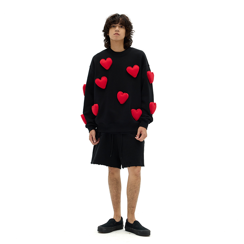 Three-dimensional heart-shaped round-neck sweater