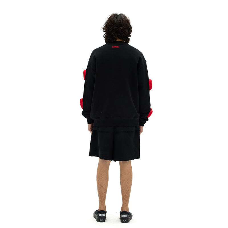 Three-dimensional heart-shaped round-neck sweater