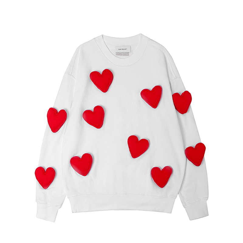 Three-dimensional heart-shaped round-neck sweater