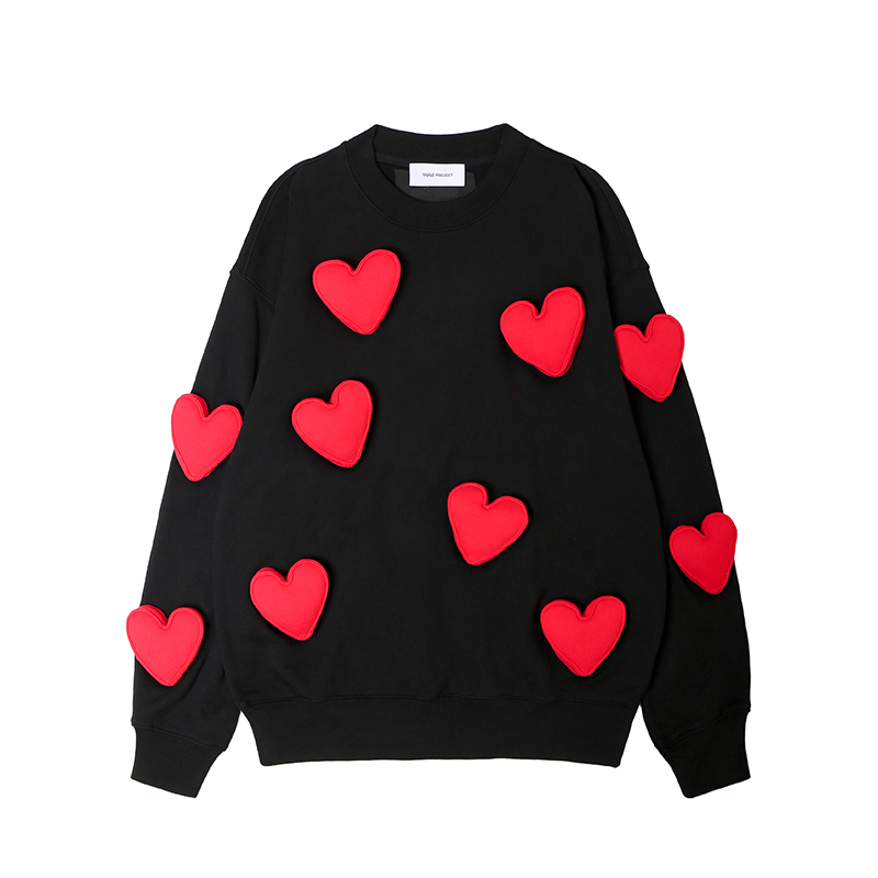 Three-dimensional heart-shaped round-neck sweater