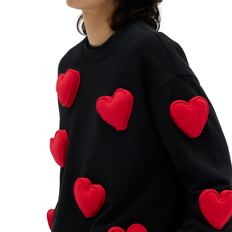 Three-dimensional heart-shaped round-neck sweater