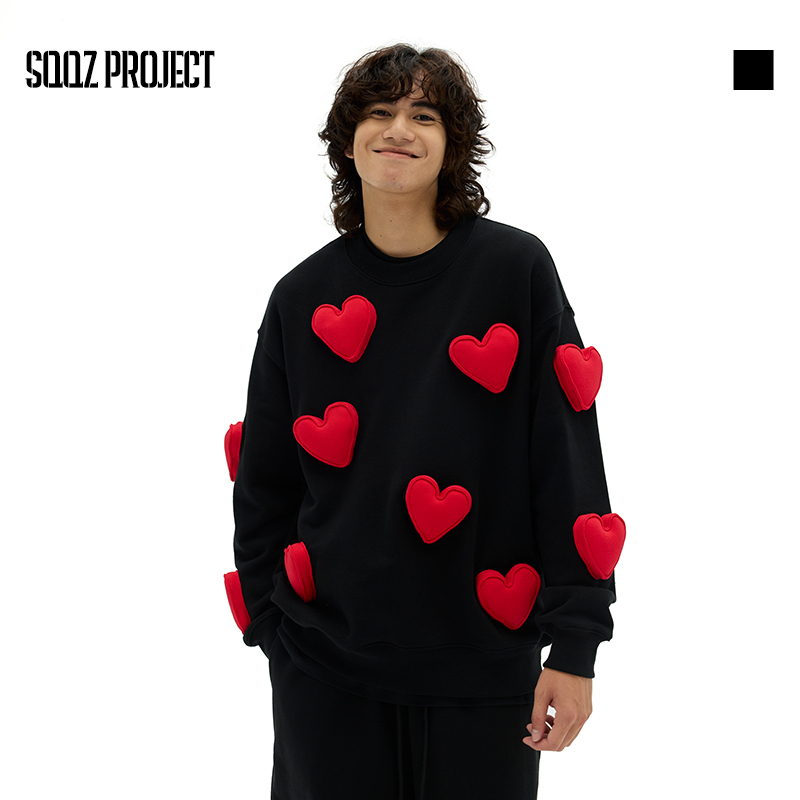 Three-dimensional heart-shaped round-neck sweater