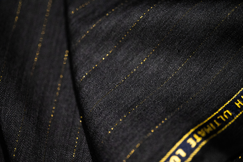 T0001（280GR/MT）100% Super 150's Luxury Merino Wool & 24K Gold Thread（Price for 0.1MT）