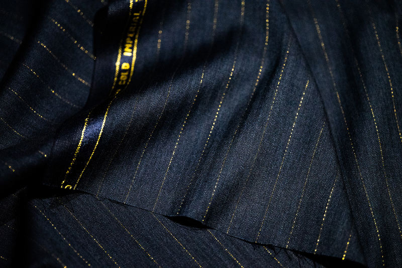 T0002（280GR/MT）100% Super 150's Luxury Merino Wool & 24K Gold Thread（Price for 0.1MT）
