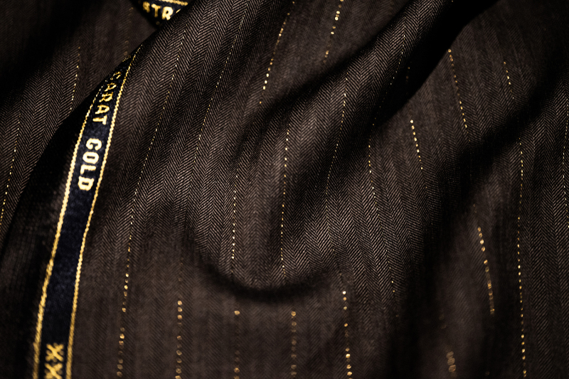 T0003（280GR/MT）100% Super 150's Luxury Merino Wool & 24K Gold Thread（Price for 0.1MT）