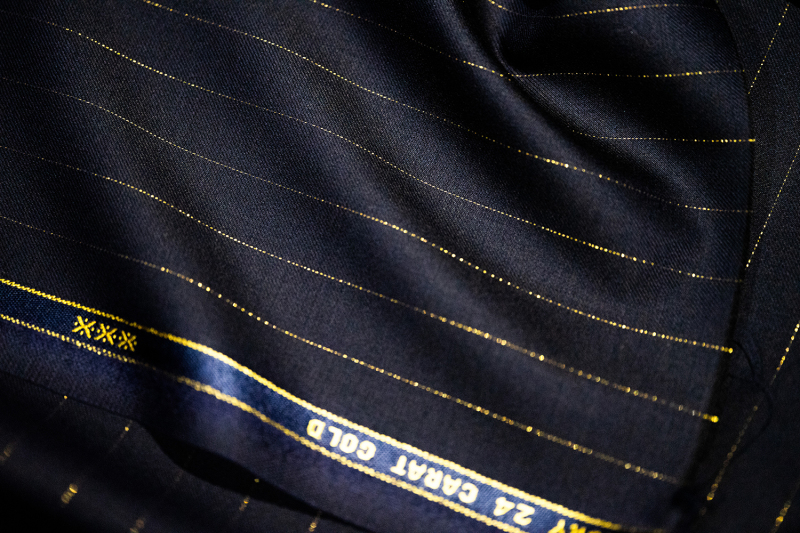 T0004（280GR/MT）100% Super 150's Luxury Merino Wool & 24K Gold Thread（Price for 0.1MT）