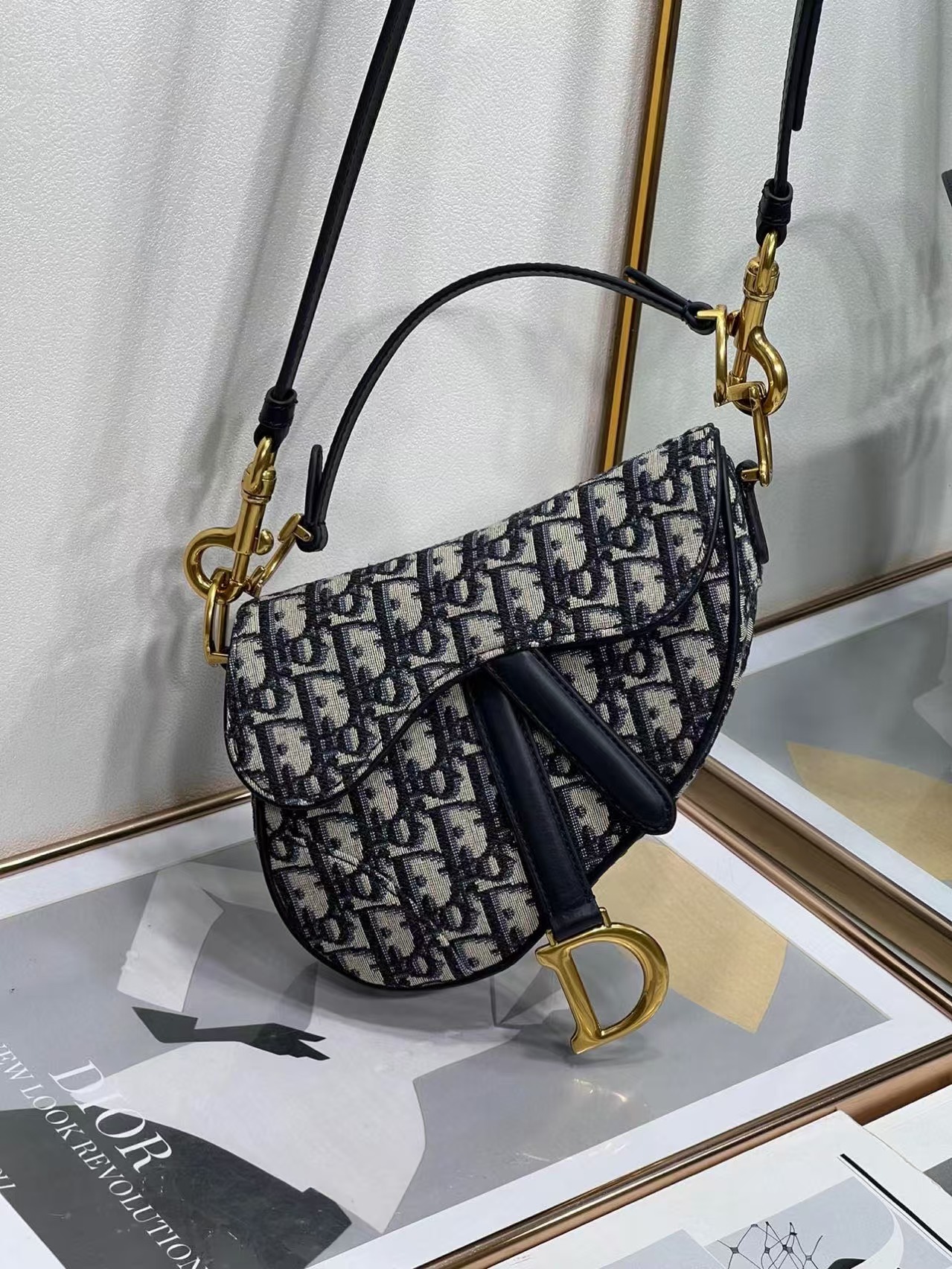 DIOR