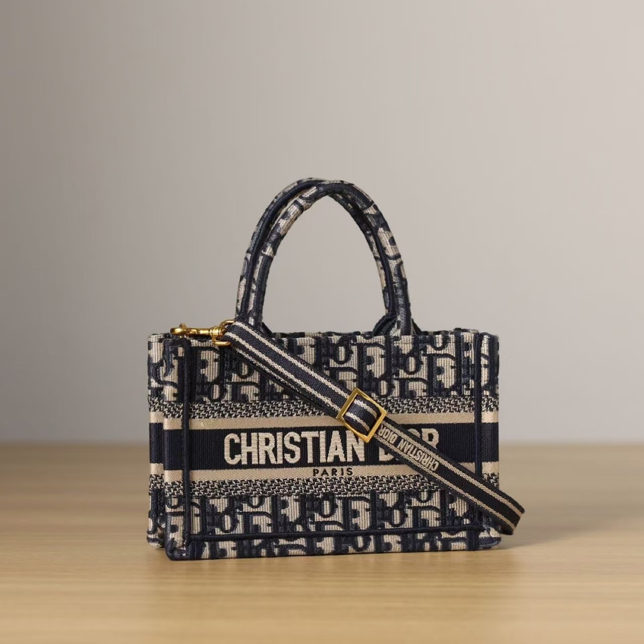 DIOR