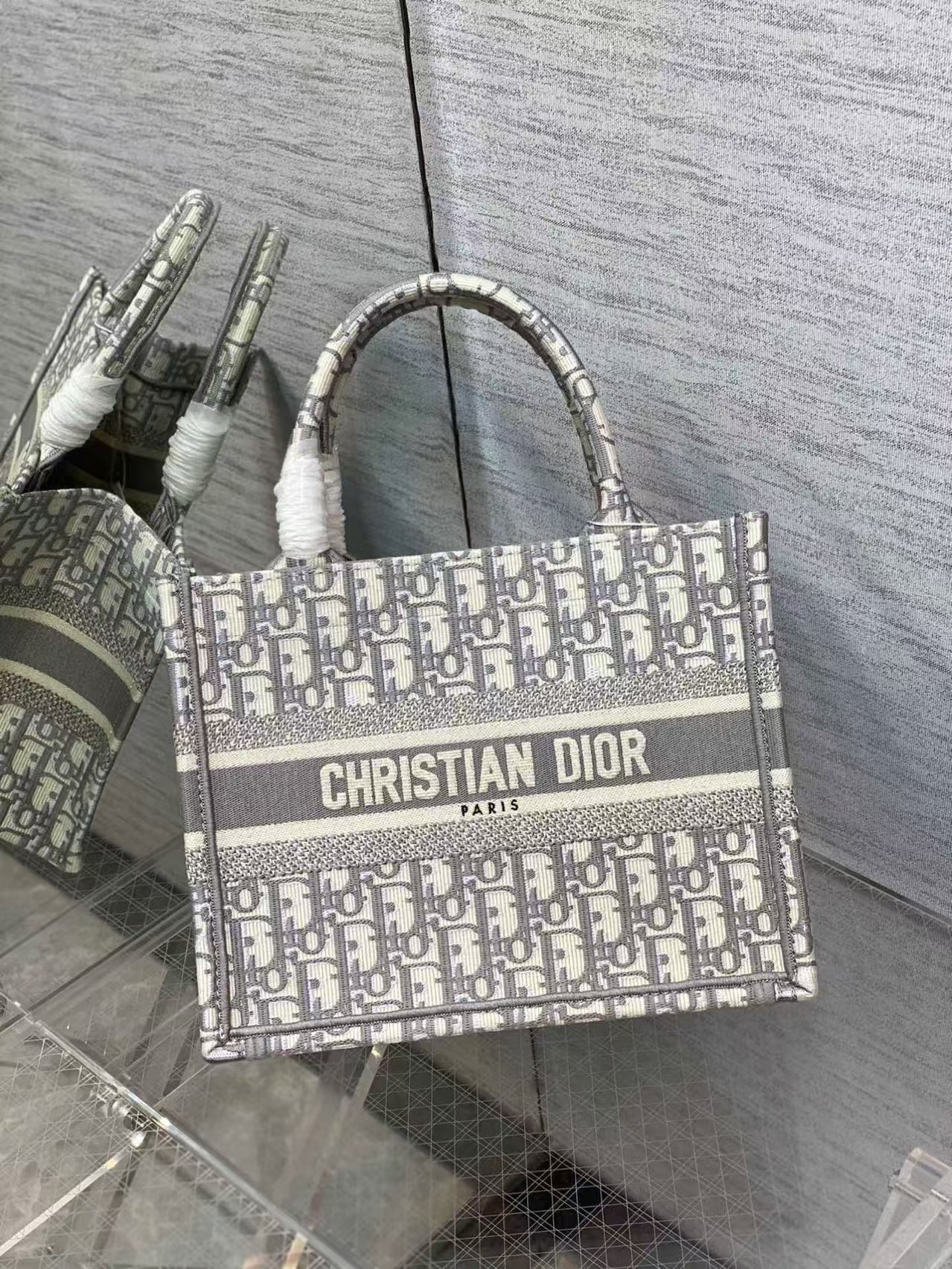 DIOR