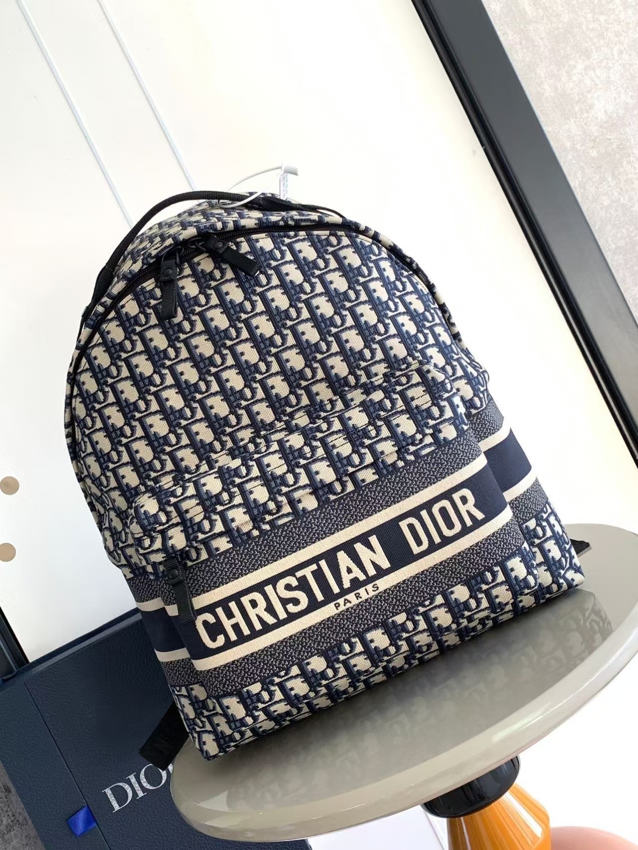 DIOR
