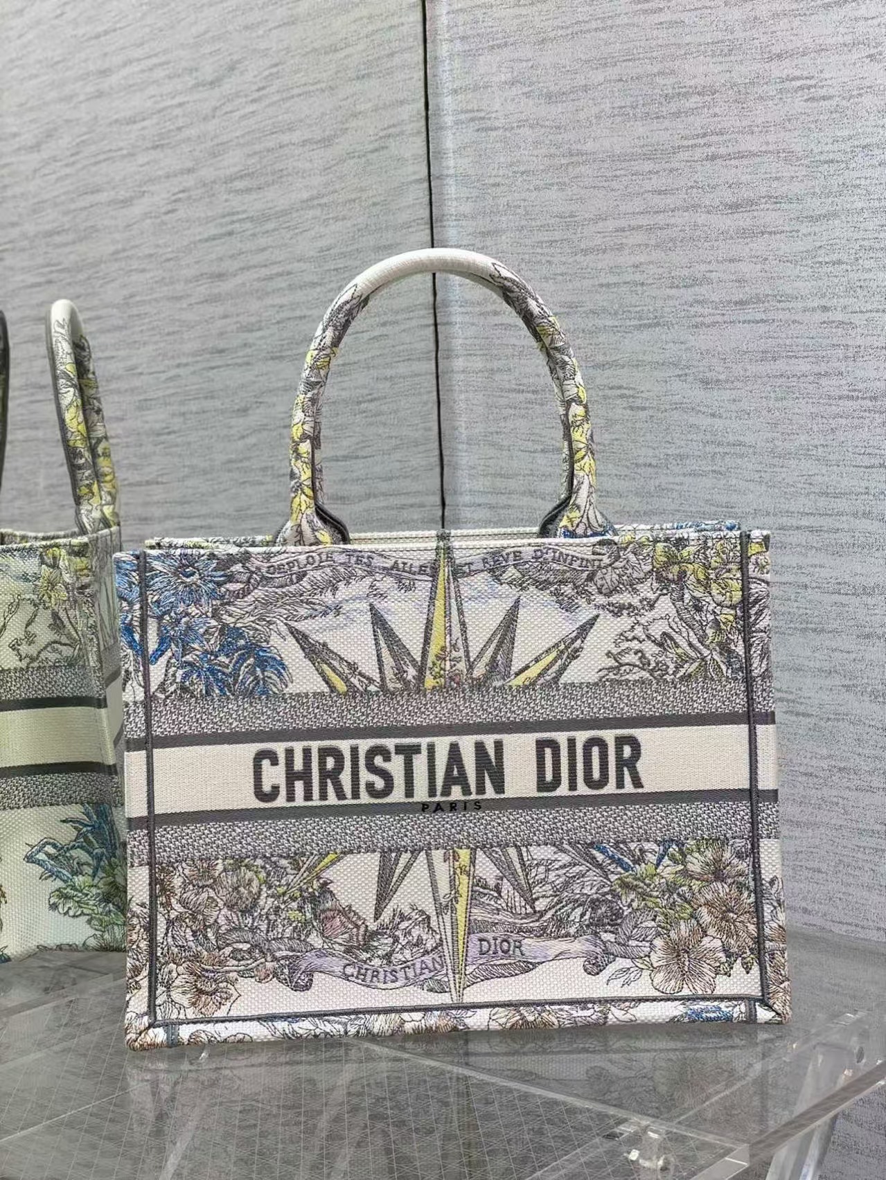 DIOR
