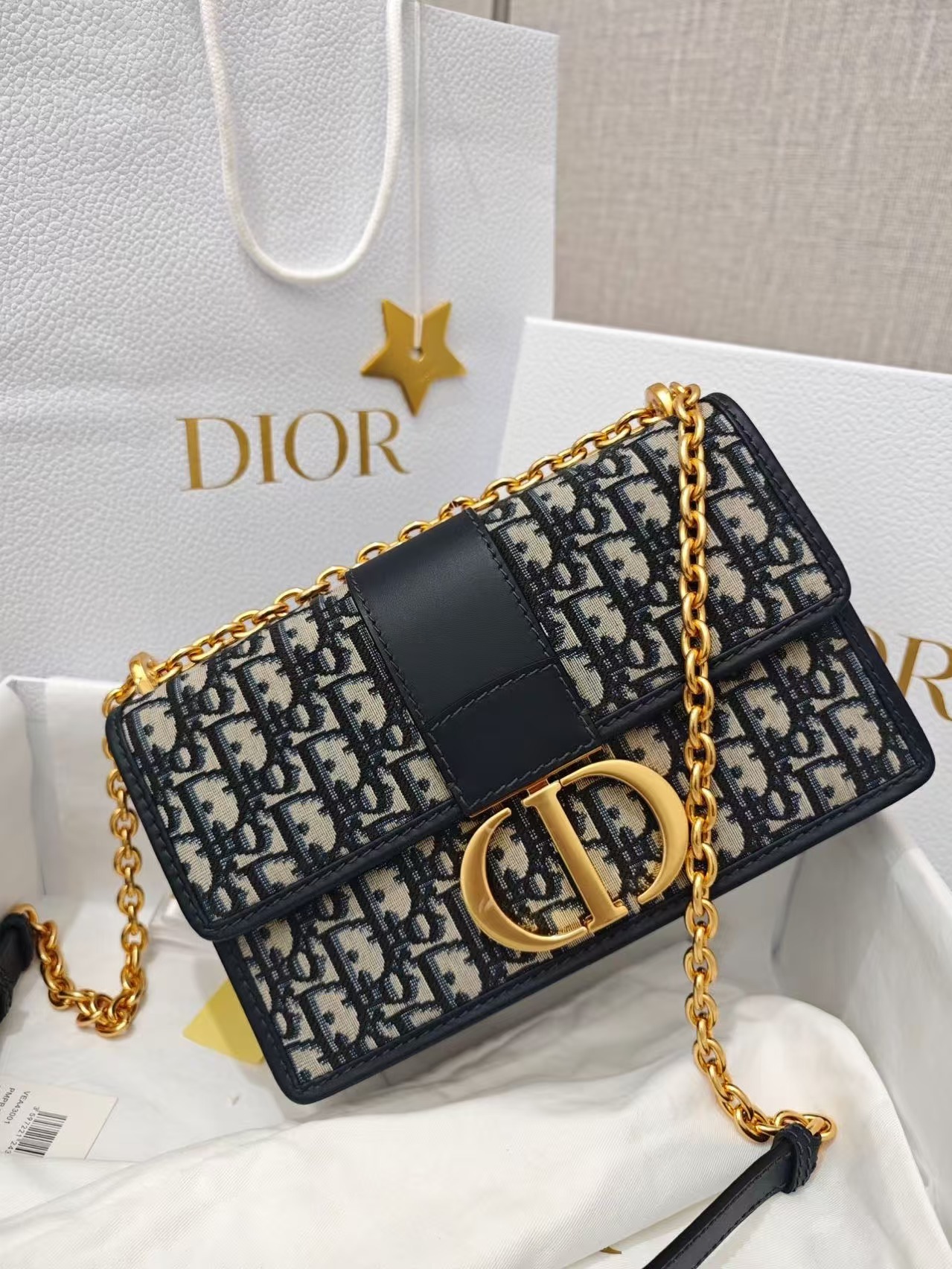 DIOR