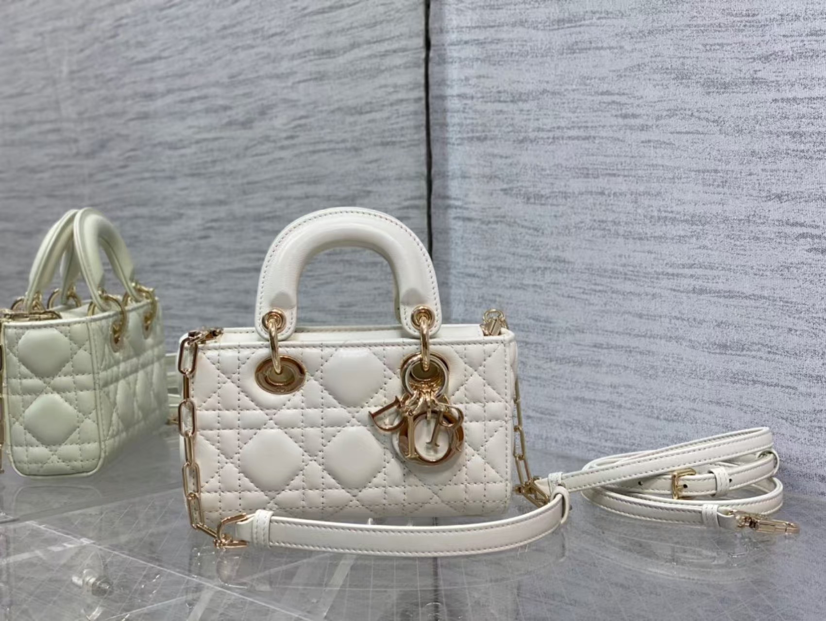 DIOR