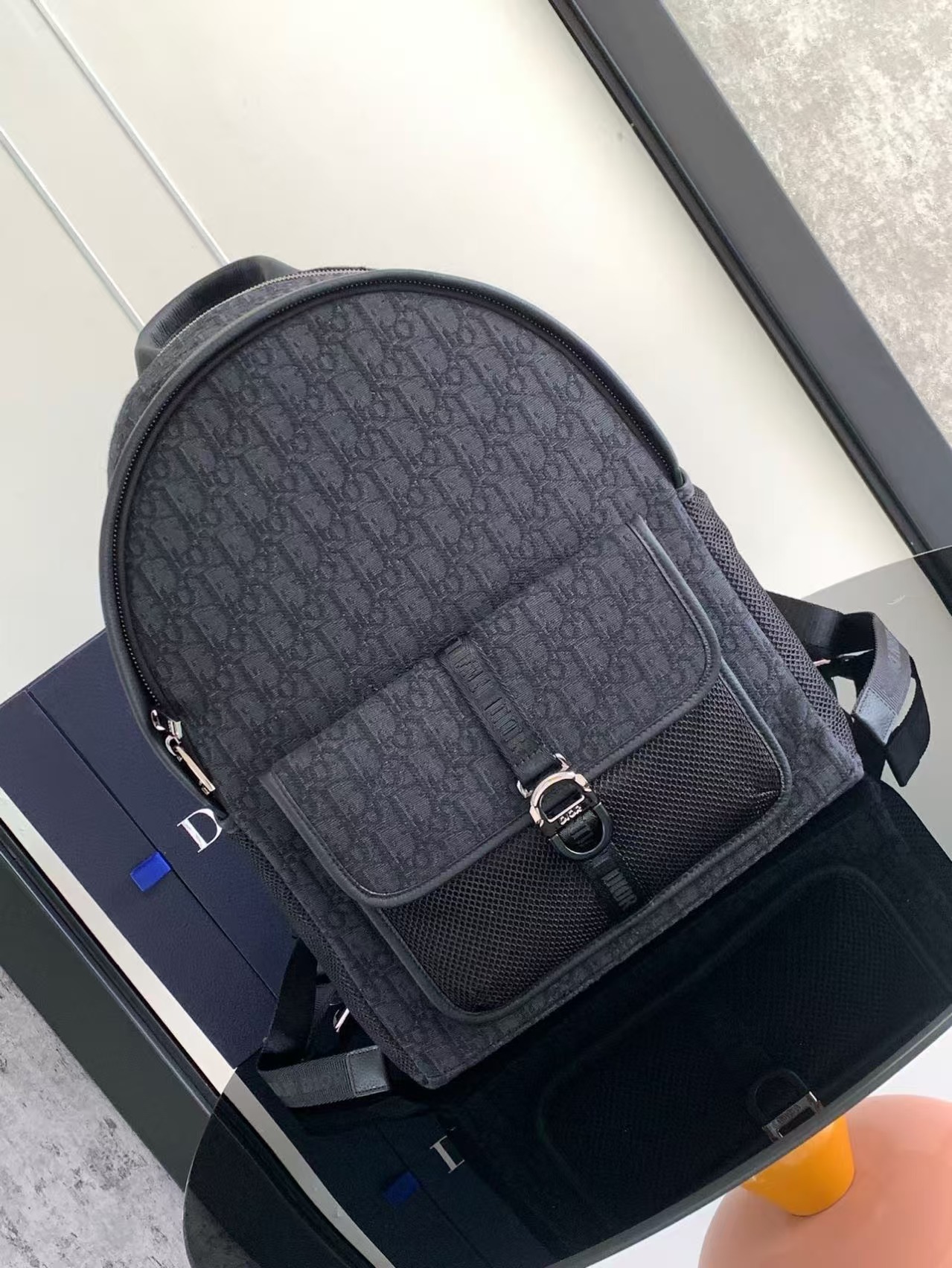 DIOR