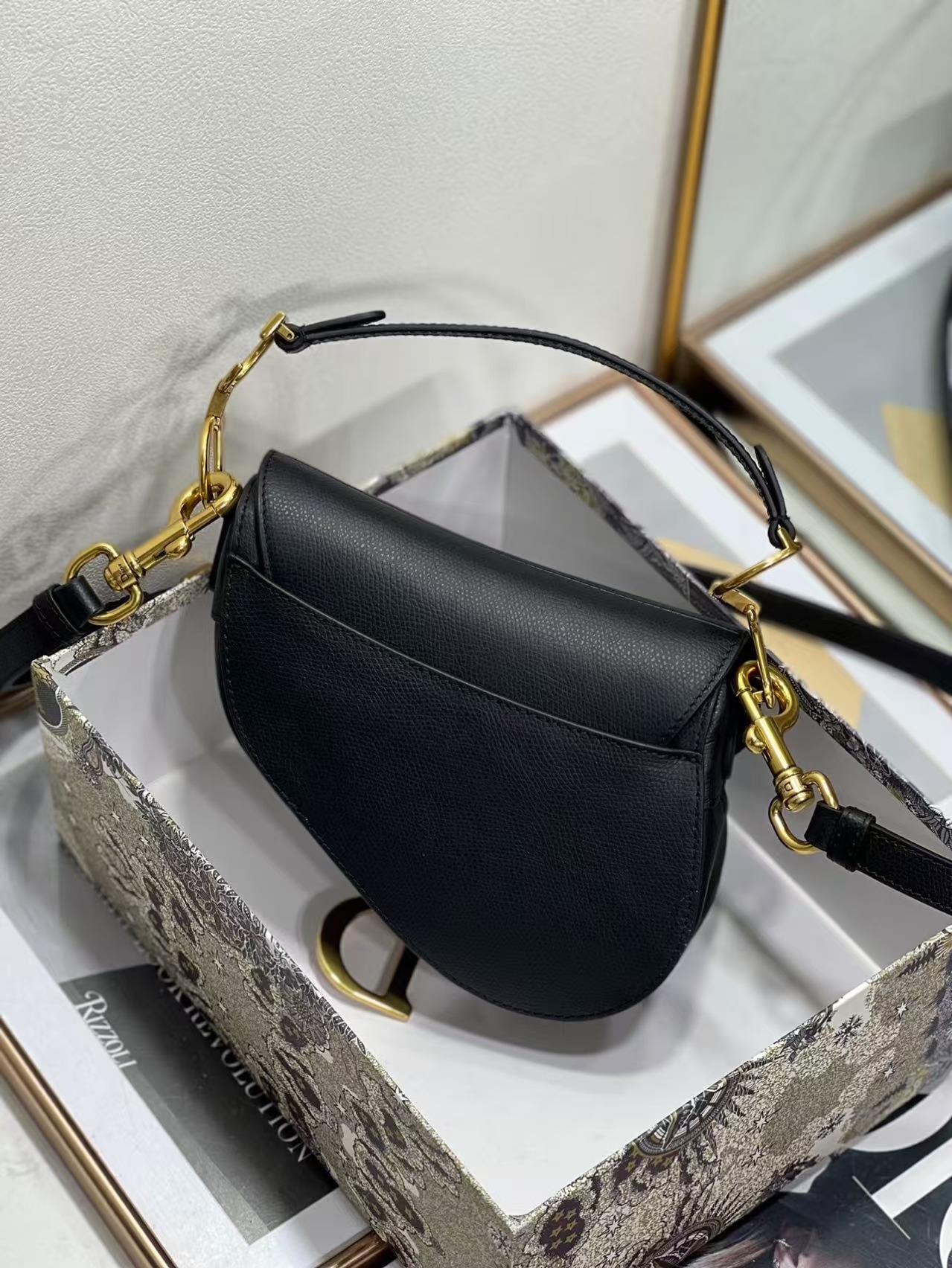 DIOR