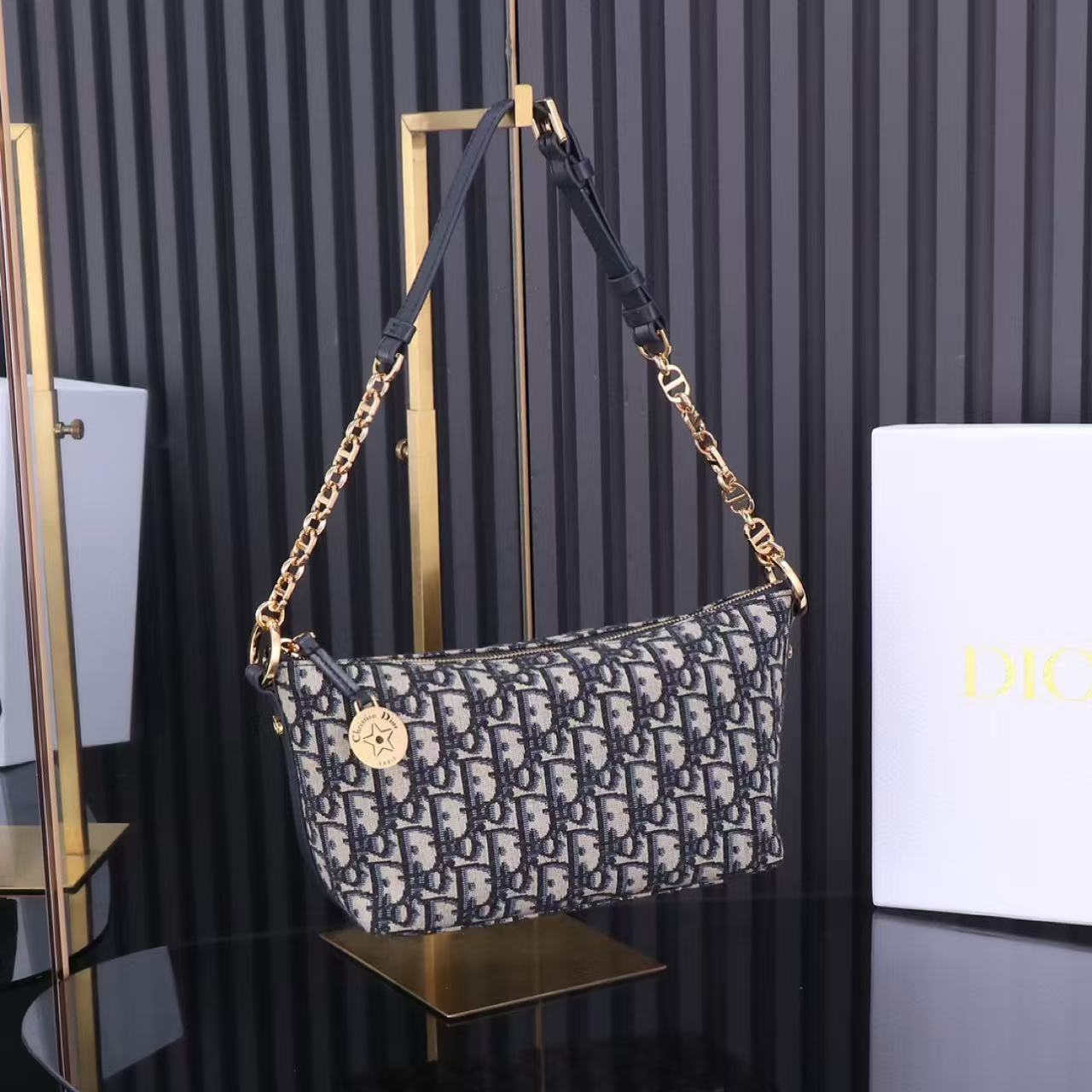 DIOR