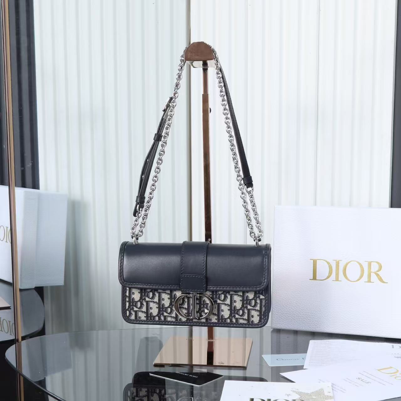 DIOR