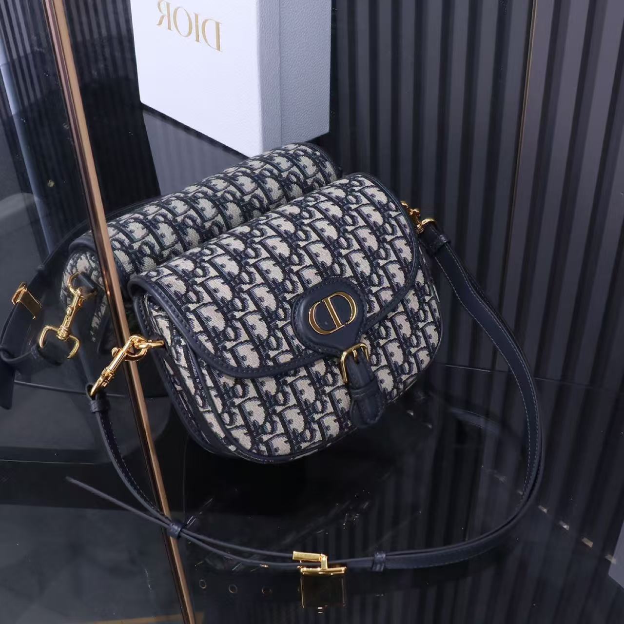 DIOR