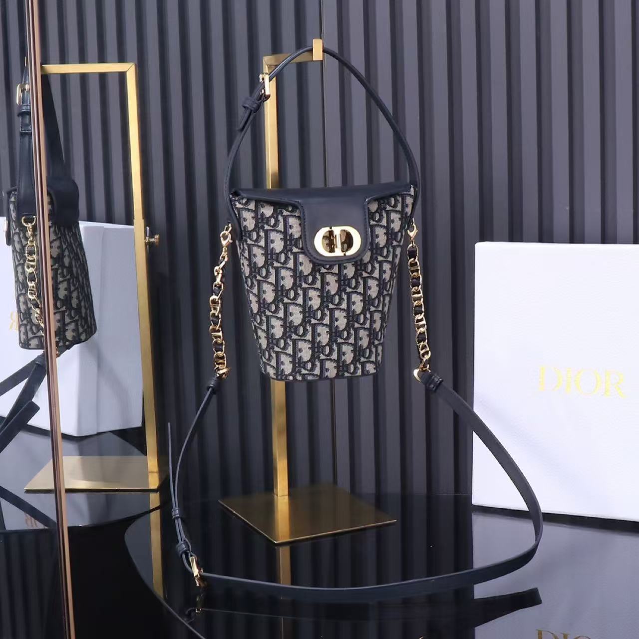 DIOR