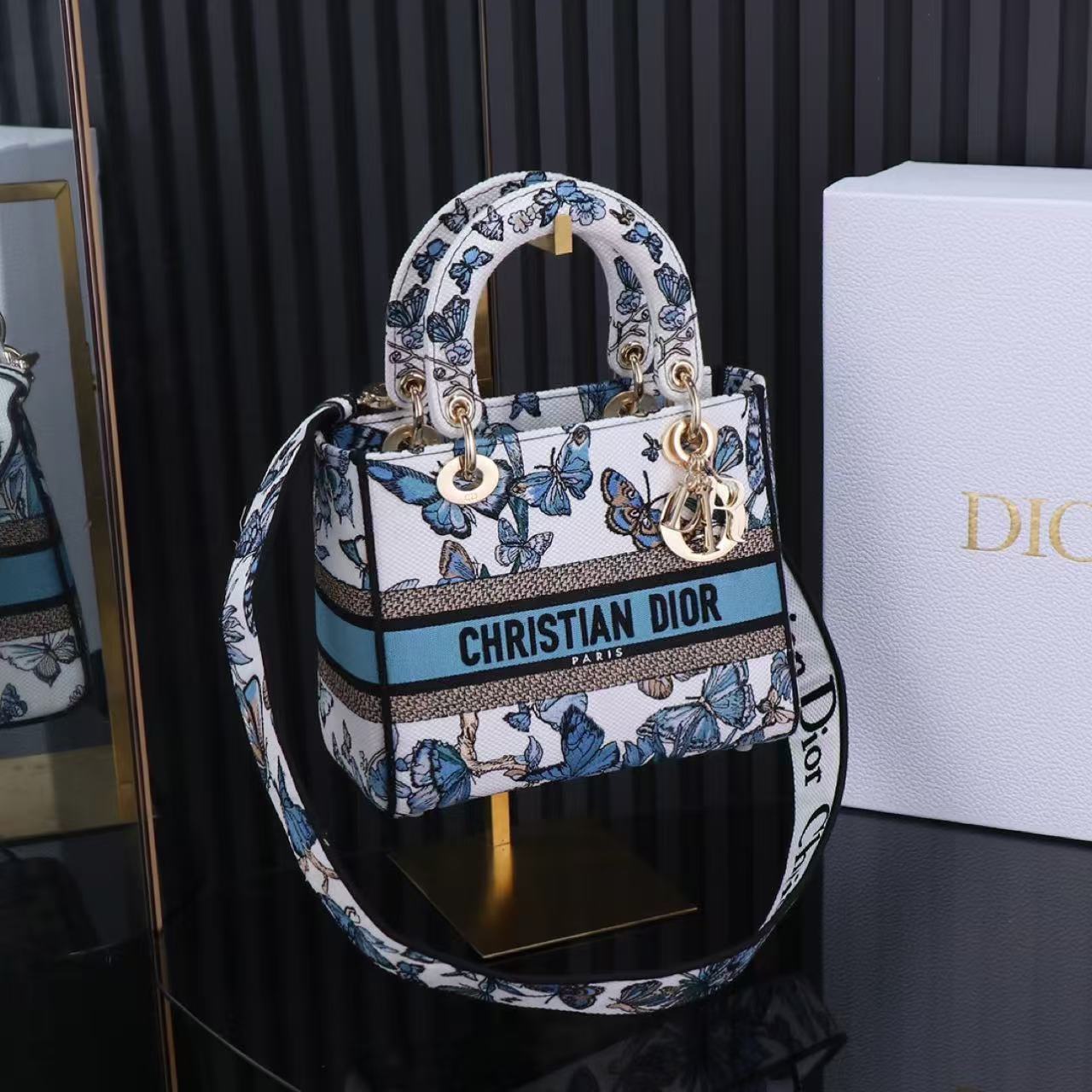DIOR