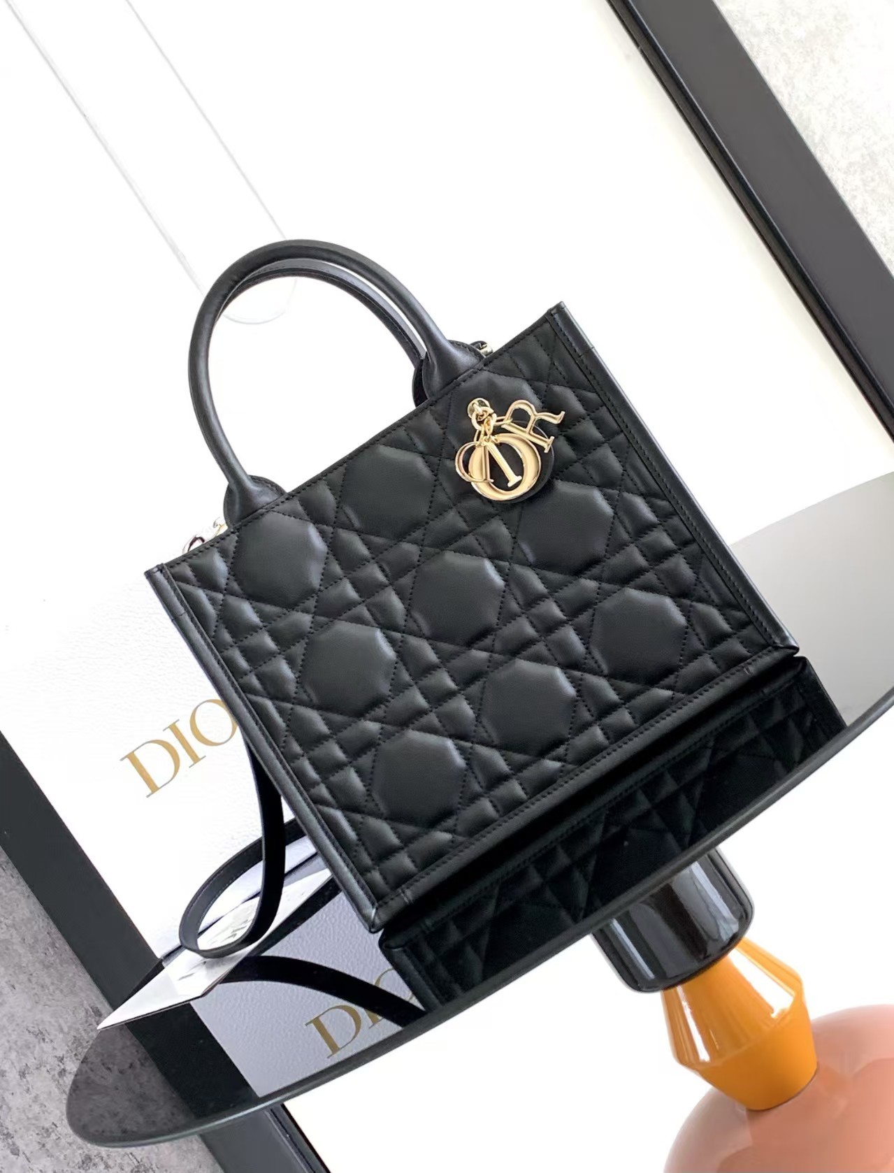 DIOR