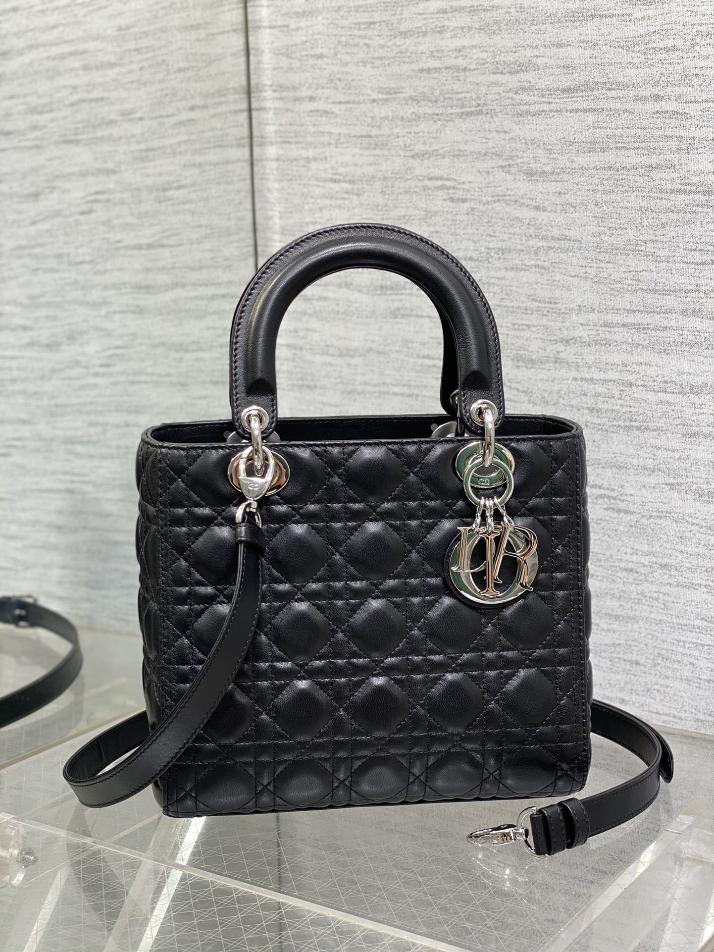 DIOR