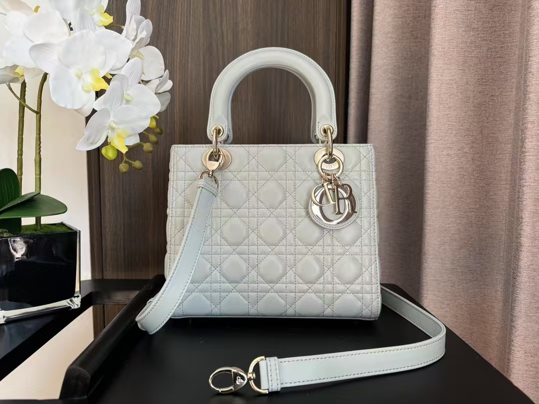 DIOR