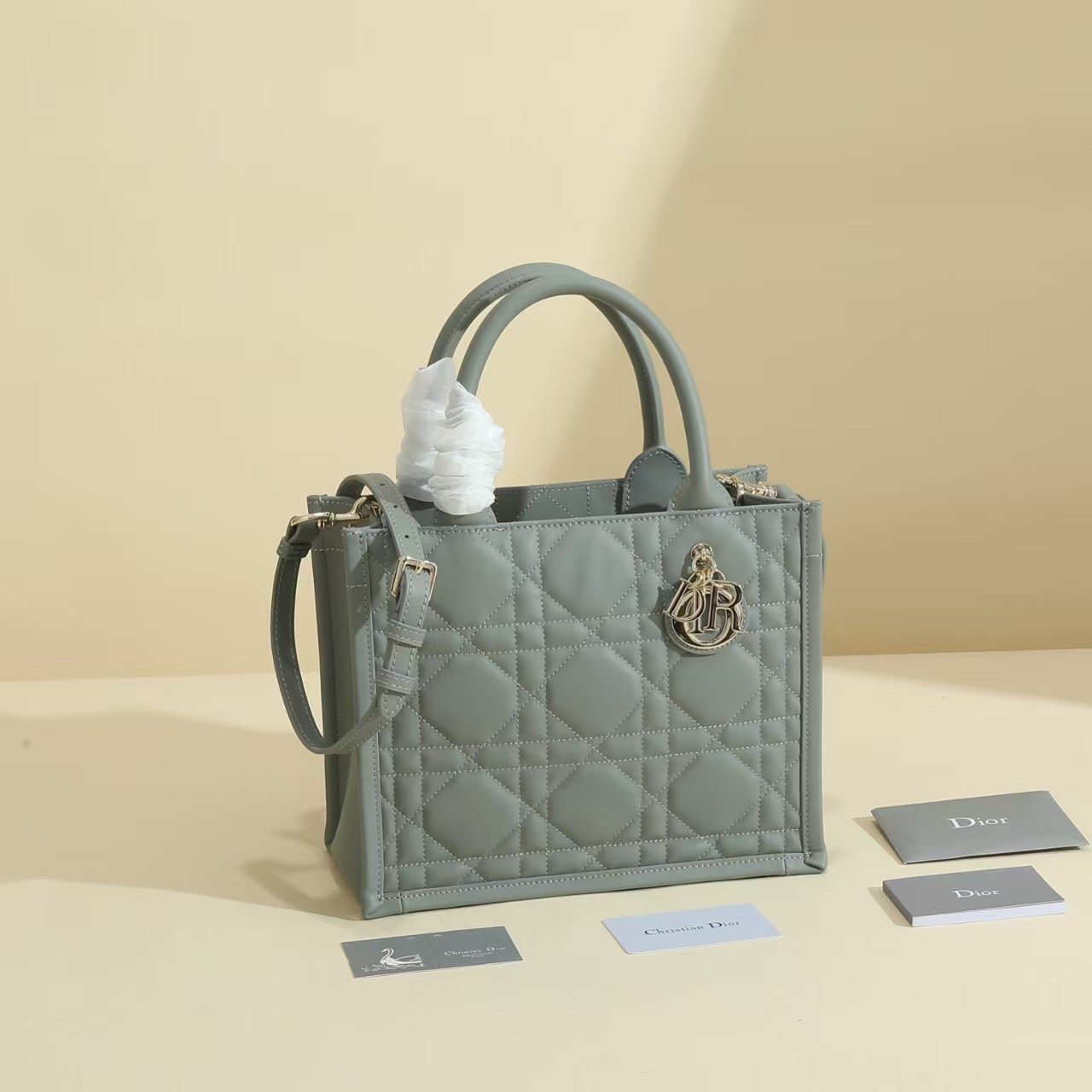 DIOR