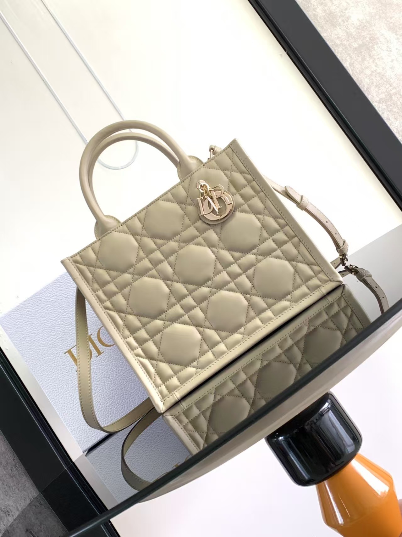 DIOR