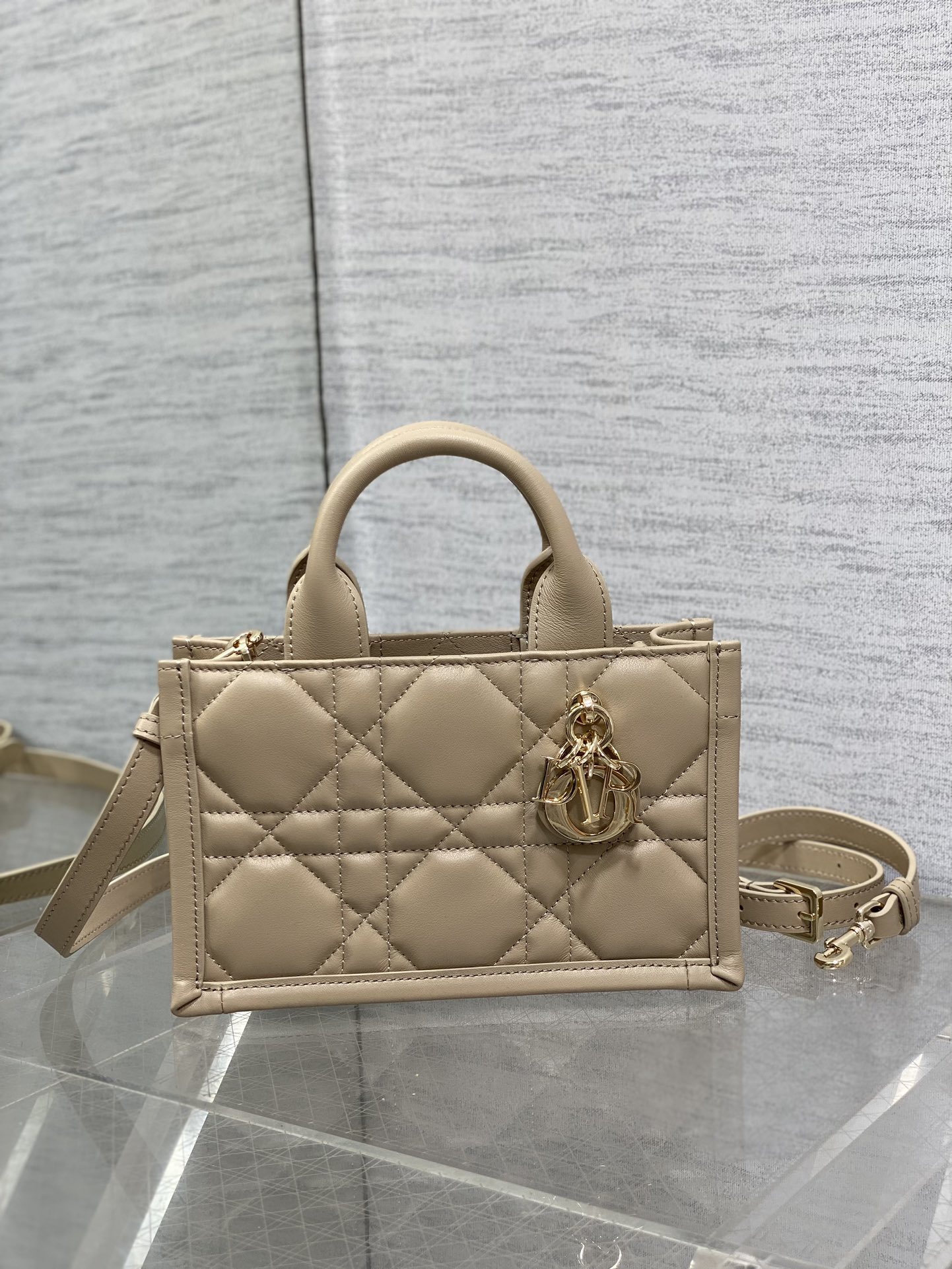 DIOR