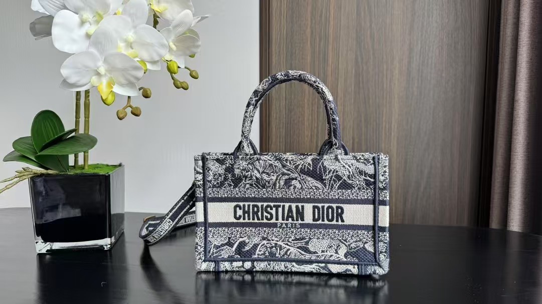 DIOR