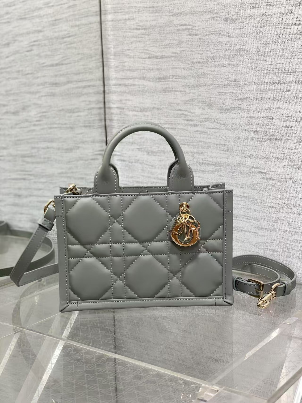 DIOR