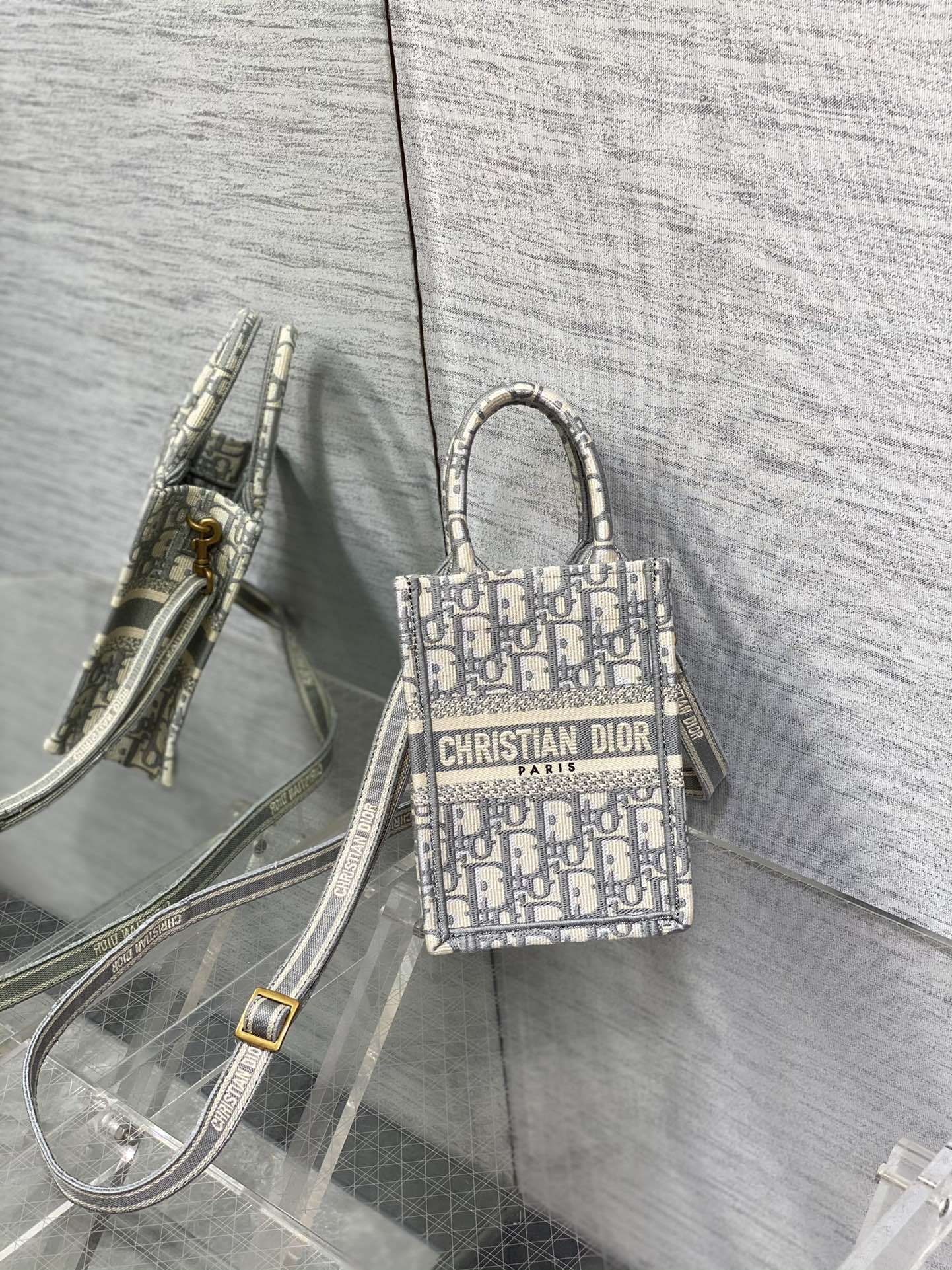 DIOR