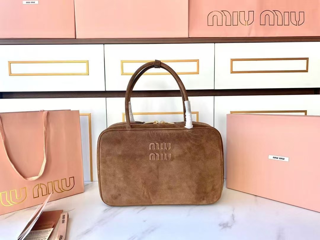 MIUMIU