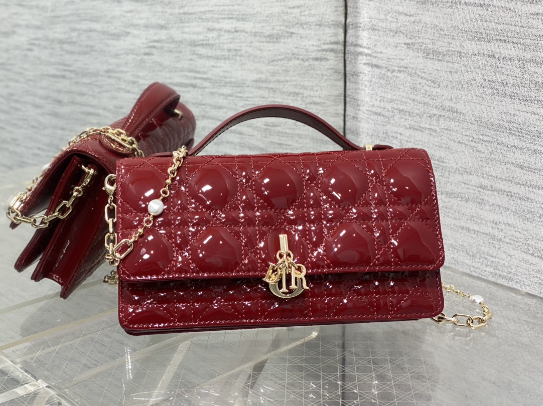 DIOR
