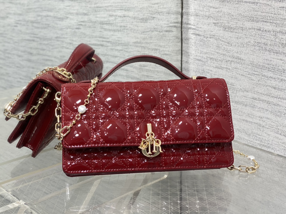 DIOR