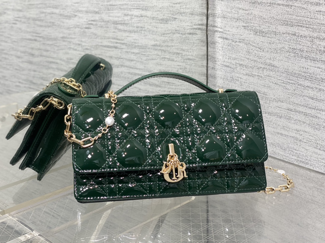 DIOR