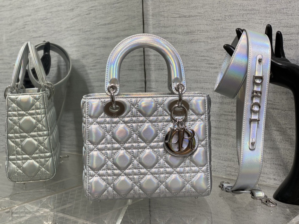 DIOR
